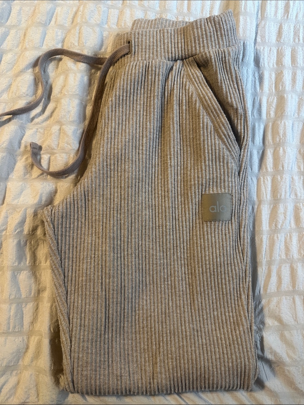 ALO Yoga Ribbed Joggers in Taupe Beige